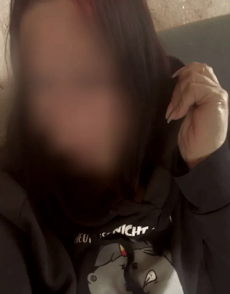 Amara, 31