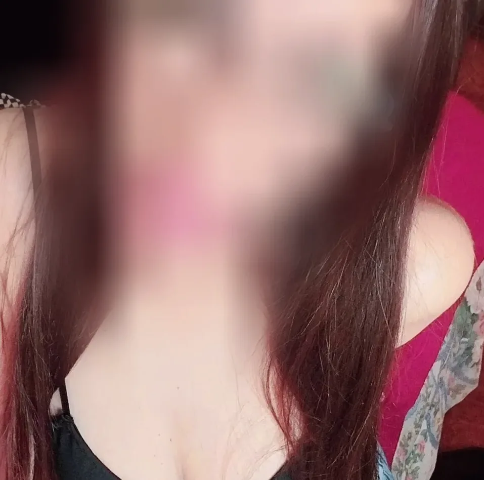 Sinead, 37