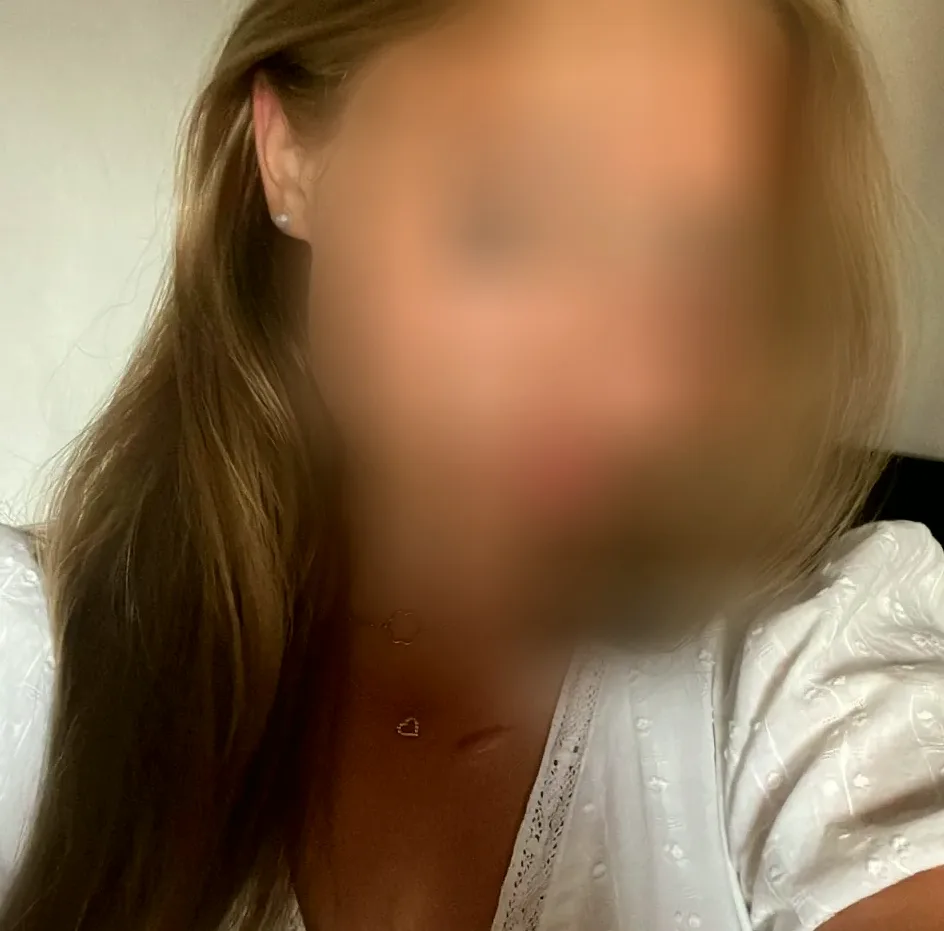 Sophie, 19